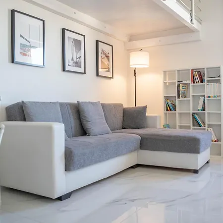 Vista Mare: Moderno Loft Al Centro Di Apartamento